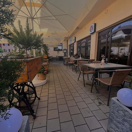Hotel Rebstock Rust Bagian luar foto